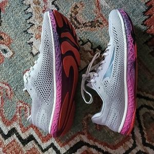 Altra Escalante Racer size 9
